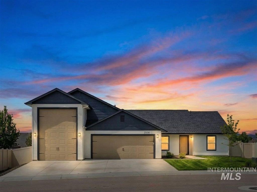 Photo of 2508 E Crooked Creek Street, Emmett, ID 83617 (MLS # 98977518)