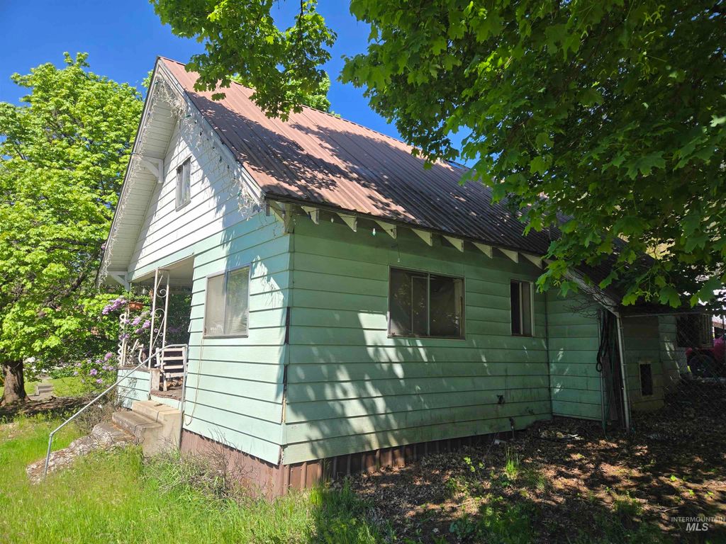 Photo of 1202 Michigan Ave, Orofino, ID 83544 (MLS # 98983796)