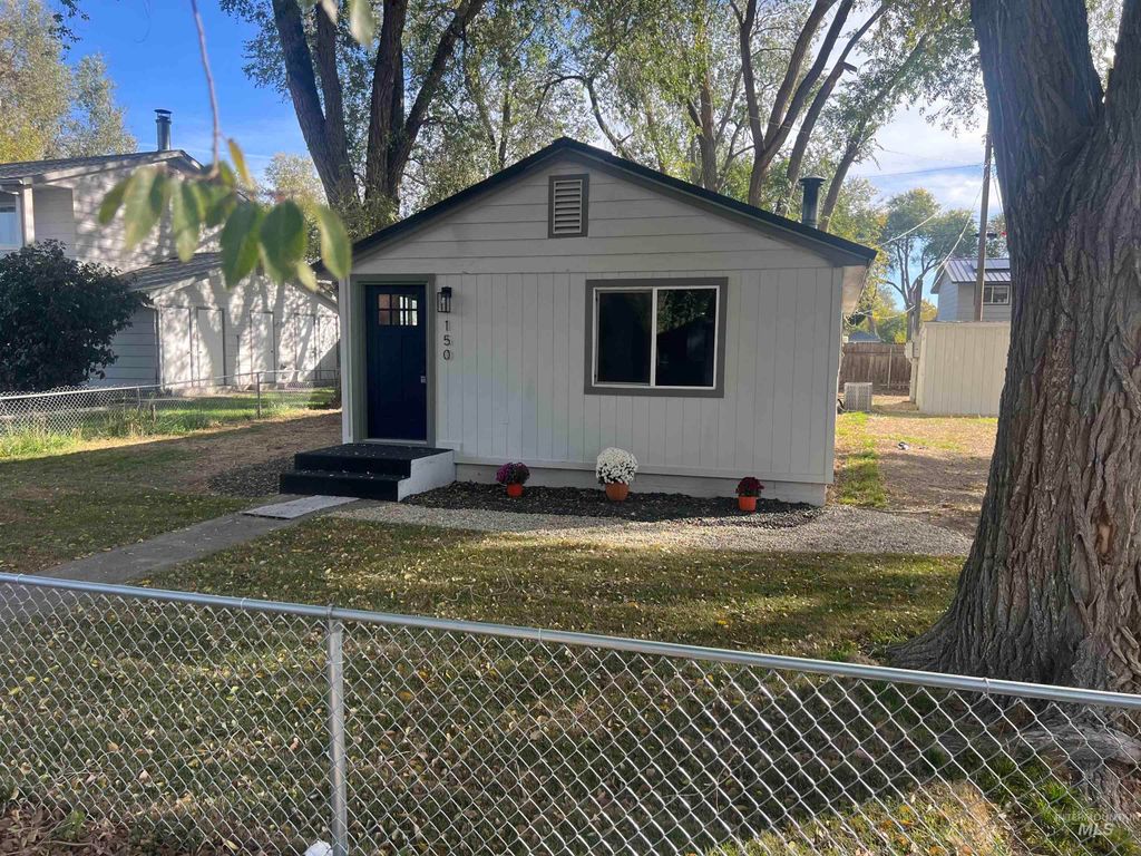 Photo of 150 Roosevelt, Mountain Home, ID 83647 (MLS # 98965781)