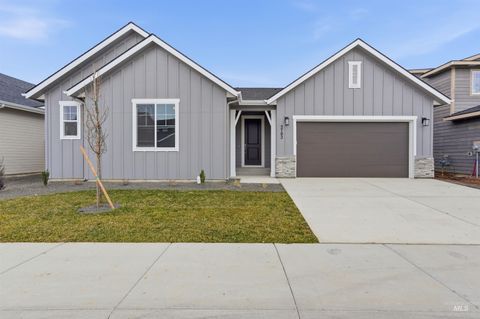 Photo of 5702 N Chestnut Hill Way, Meridian, ID 83646 (MLS # 98968712)