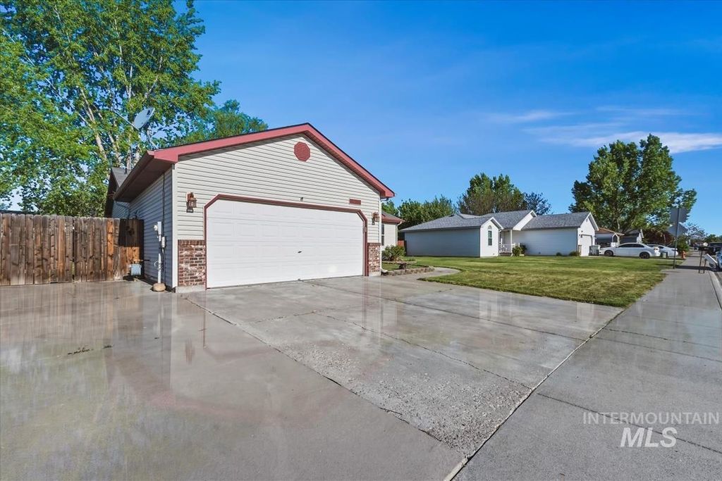 Photo of 1435 Kyle Street, Mountain Home, ID 83647 (MLS # 98985187)
