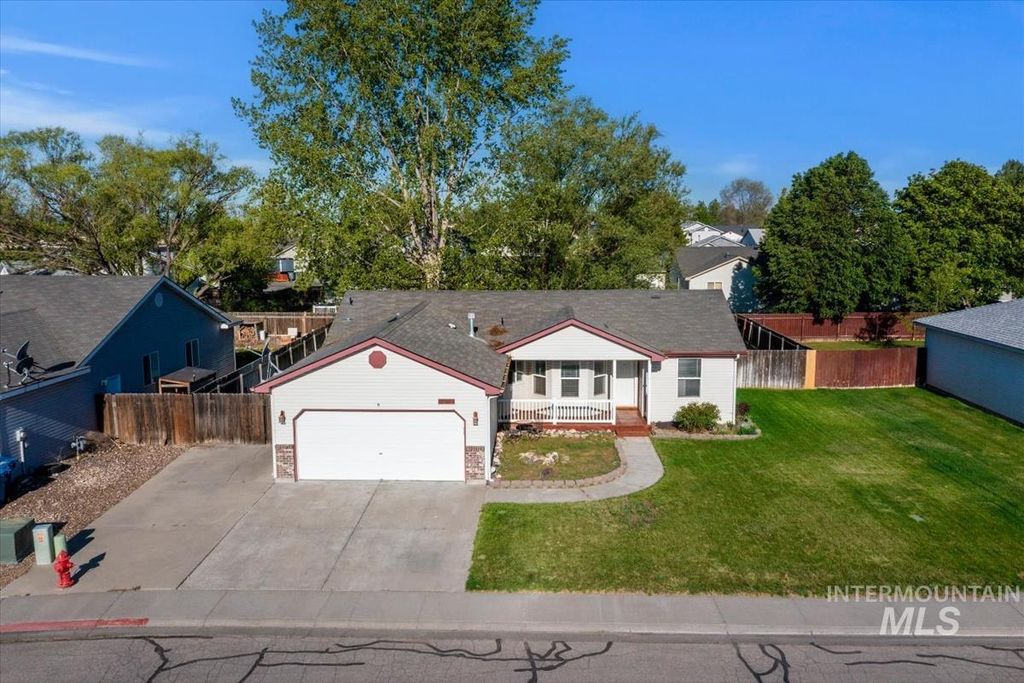 Photo of 1435 Kyle Street, Mountain Home, ID 83647 (MLS # 98985187)