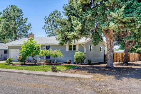 Photo of 413 S Minnesota Ave, Fruitland, ID 83619 (MLS # 98951716)