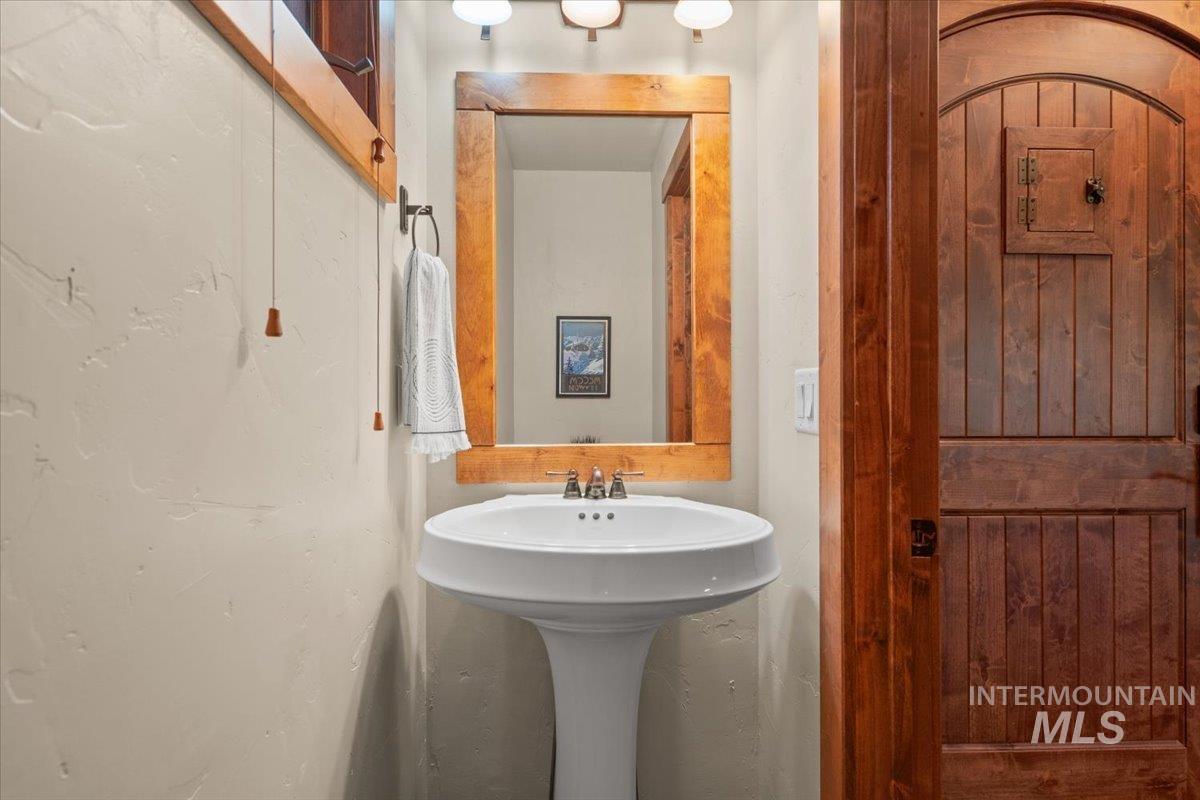 Pedestal sink with polished chrome faucet set