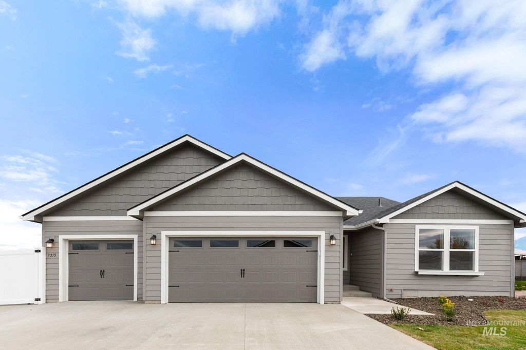 Photo of 3215 Blackhawk Court, Lewiston, ID 83501 (MLS # 98959151)