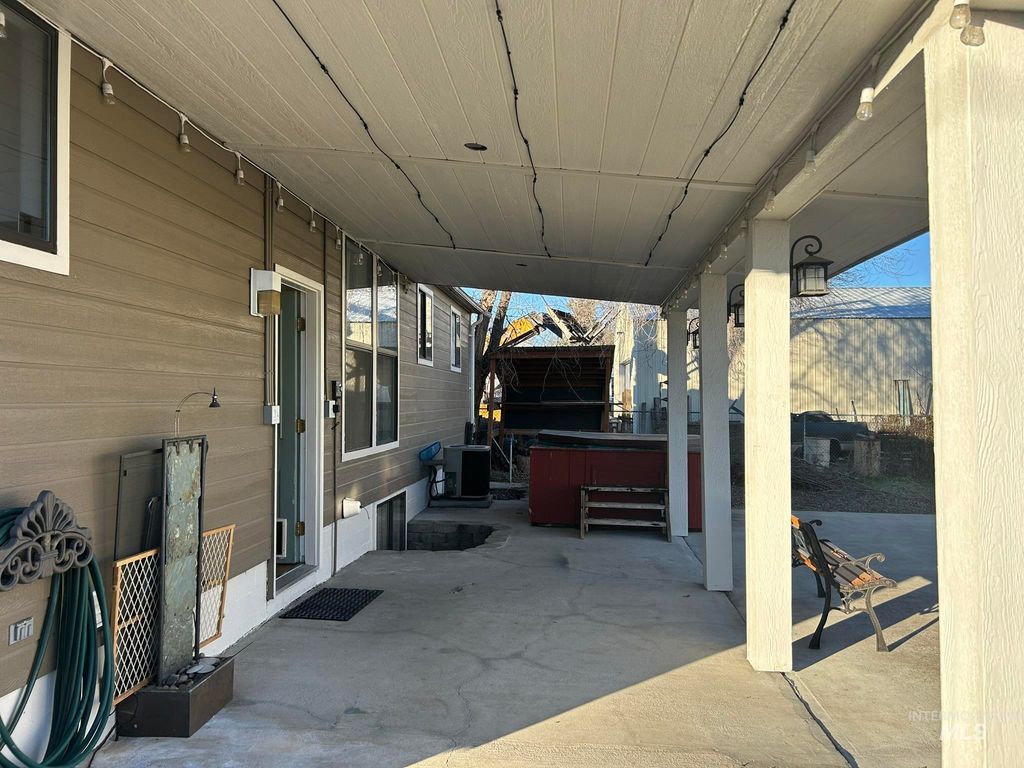 Photo of 3731 16th St, Lewiston, ID 83501 (MLS # 98971957)