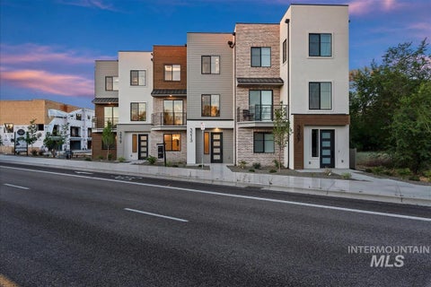 Photo of 3213 W Moore ST, Boise, ID 83702 (MLS # 98993810)