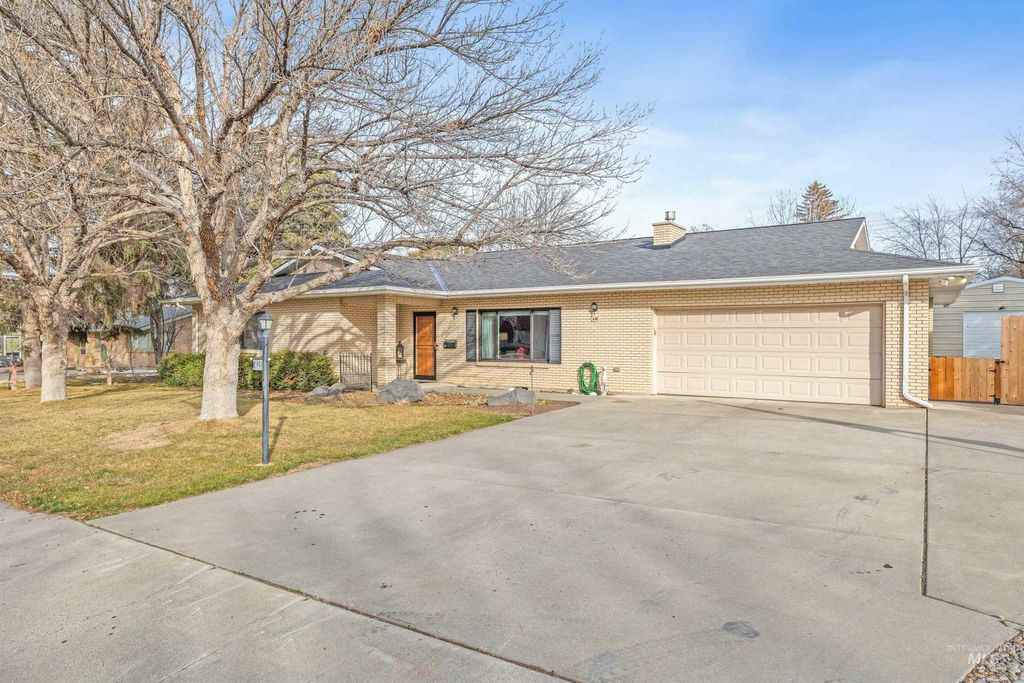 Photo of 430 Pierce St, Twin Falls, ID 83301 (MLS # 98974092)