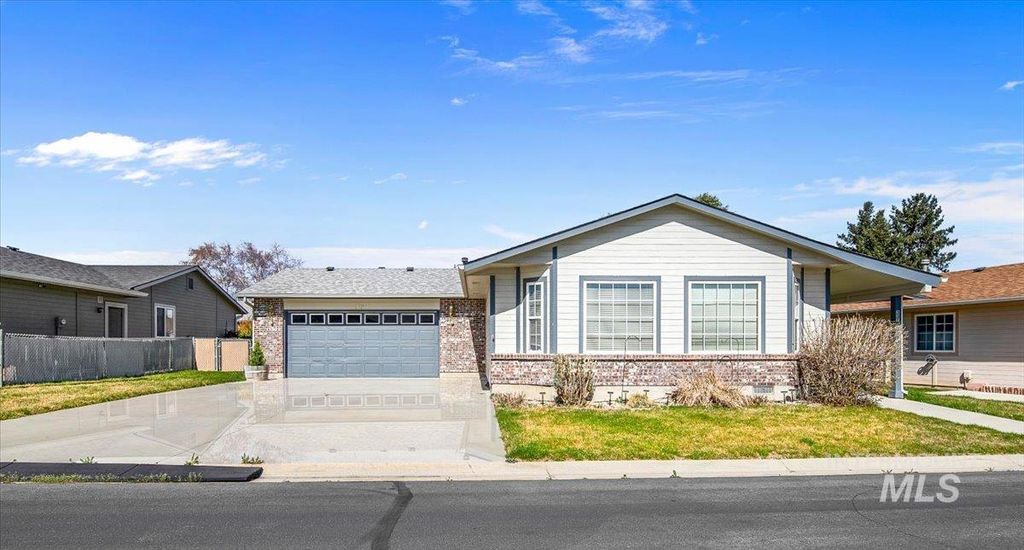 Photo of 1100 Burnett Drive #337, Nampa, ID 83651 (MLS # 98979019)