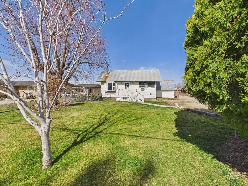 Photo of 488 E Idaho Blvd, Emmett, ID 83617 (MLS # 98978240)