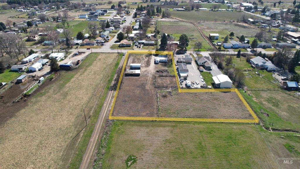 Photo of 488 E Idaho Blvd, Emmett, ID 83617 (MLS # 98978240)
