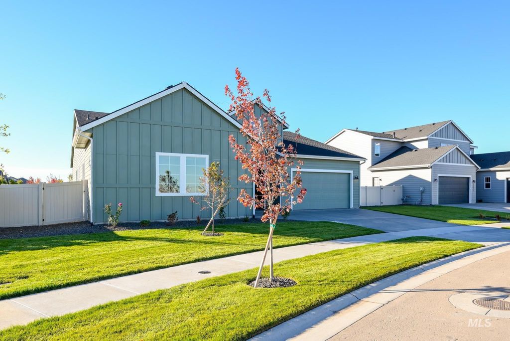 Photo of 5259 W River Oaks Dr, Meridian, ID 83646 (MLS # 98968705)