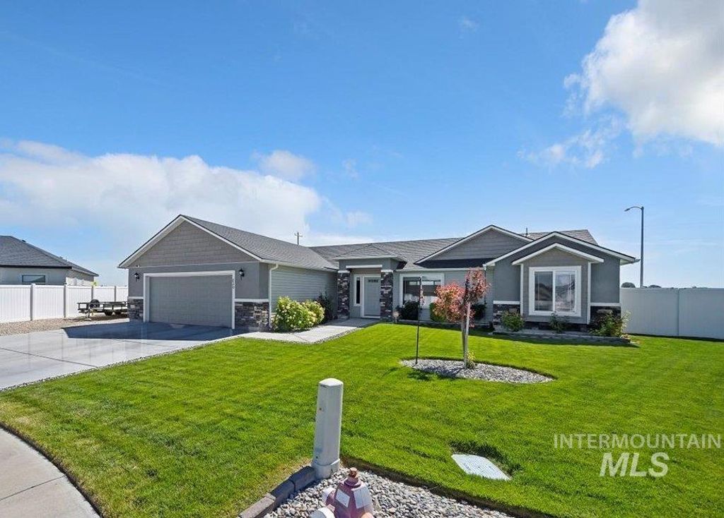 Photo of 820 Owl Ct, Jerome, ID 83338 (MLS # 98979282)