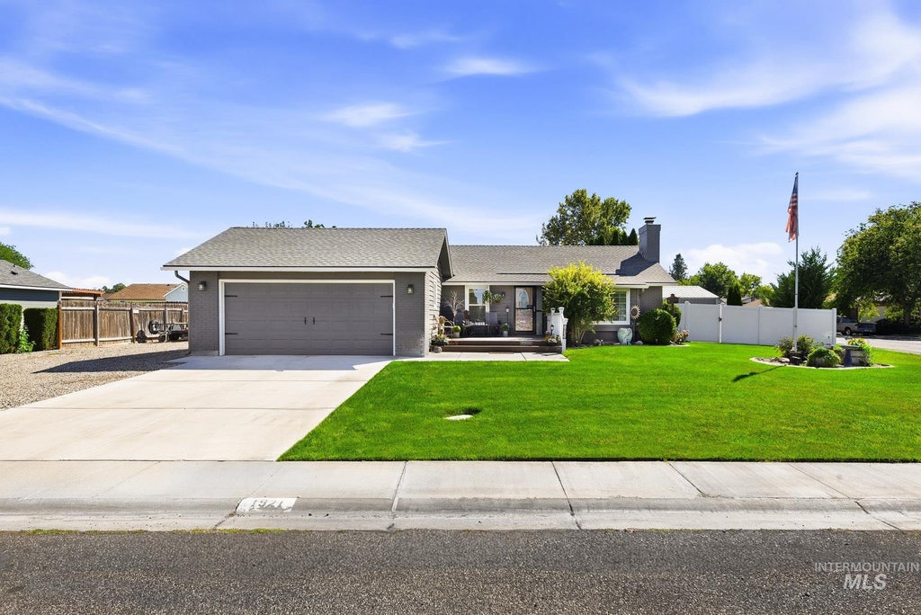 Photo of 1921 Kentucky Dr, Nampa, ID 83686 (MLS # 99000631)