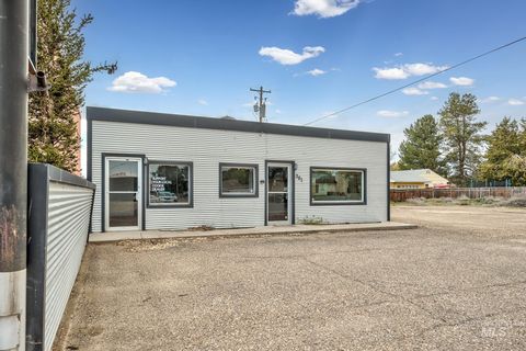 Photo of 361 SW 12th St, Ontario, OR 97914 (MLS # 98984122)