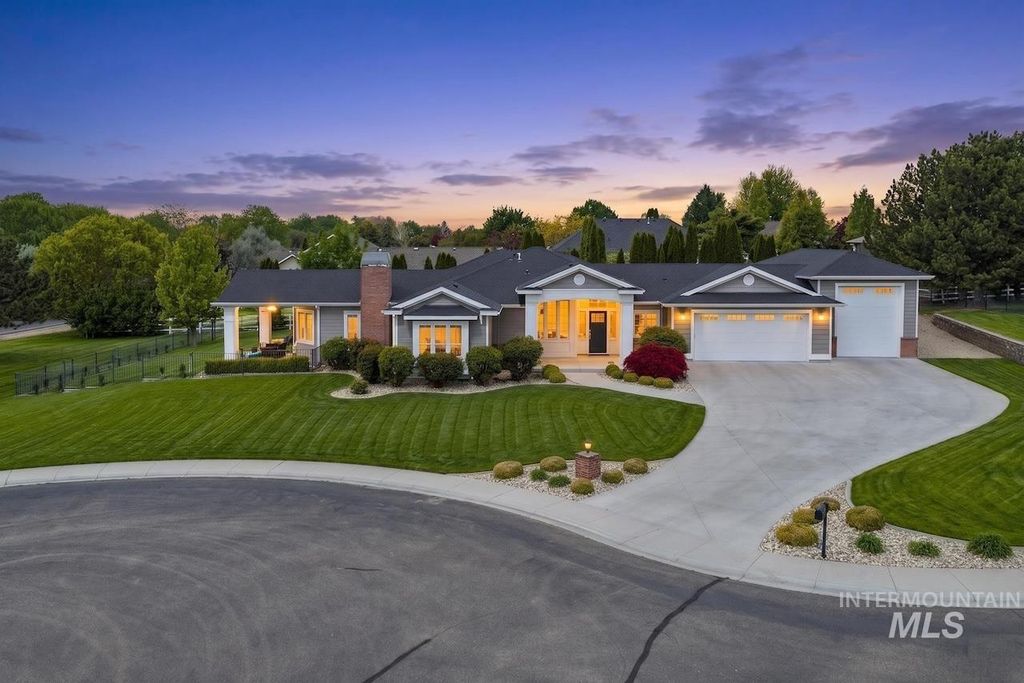 Photo of 15254 Bald Eagle Ave, Caldwell, ID 83607 (MLS # 98984515)