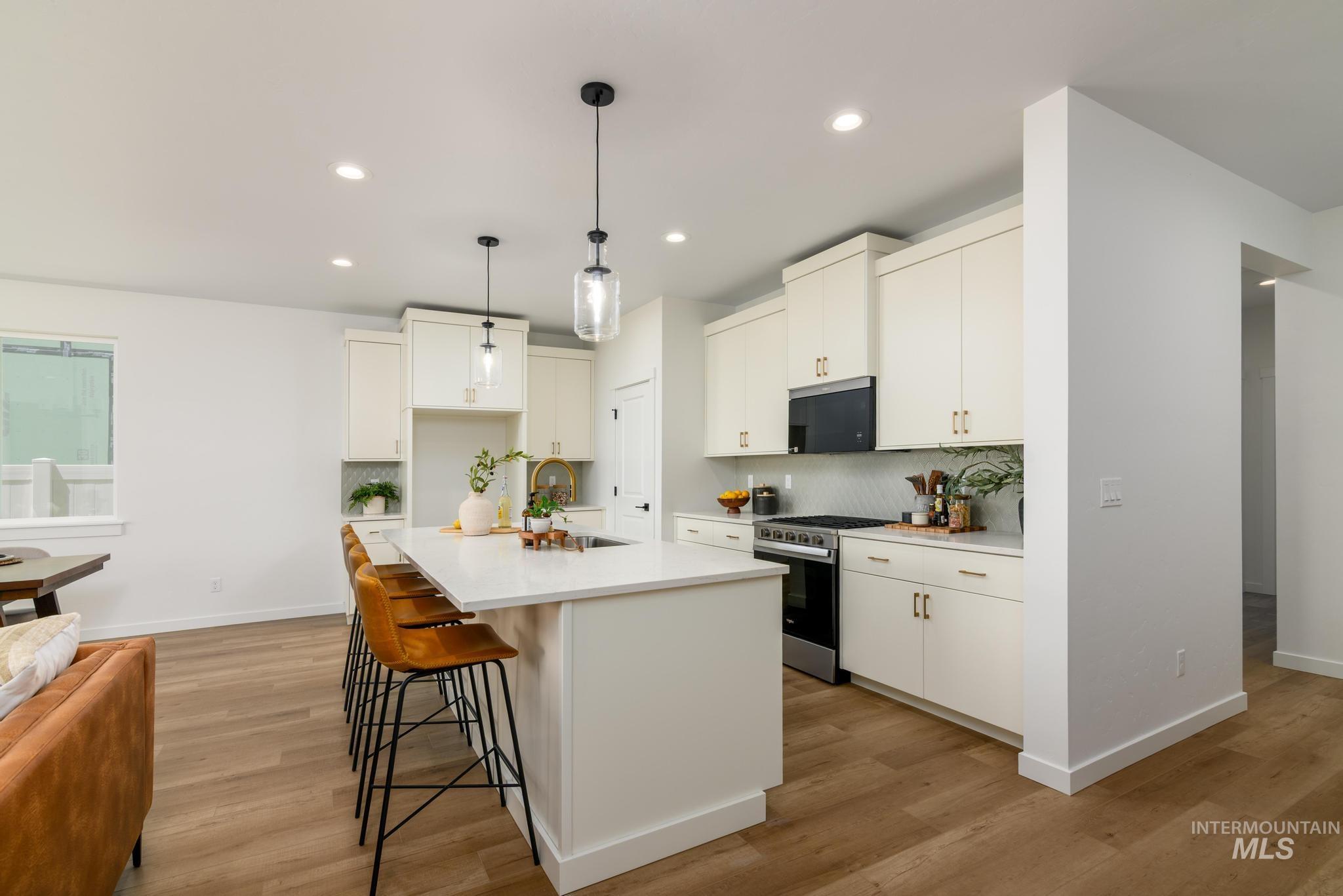 2651 N Morehouse Ave