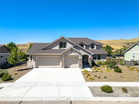 Photo of 19927 N Glenisla Place, Eagle, ID 83714 (MLS # 98958894)