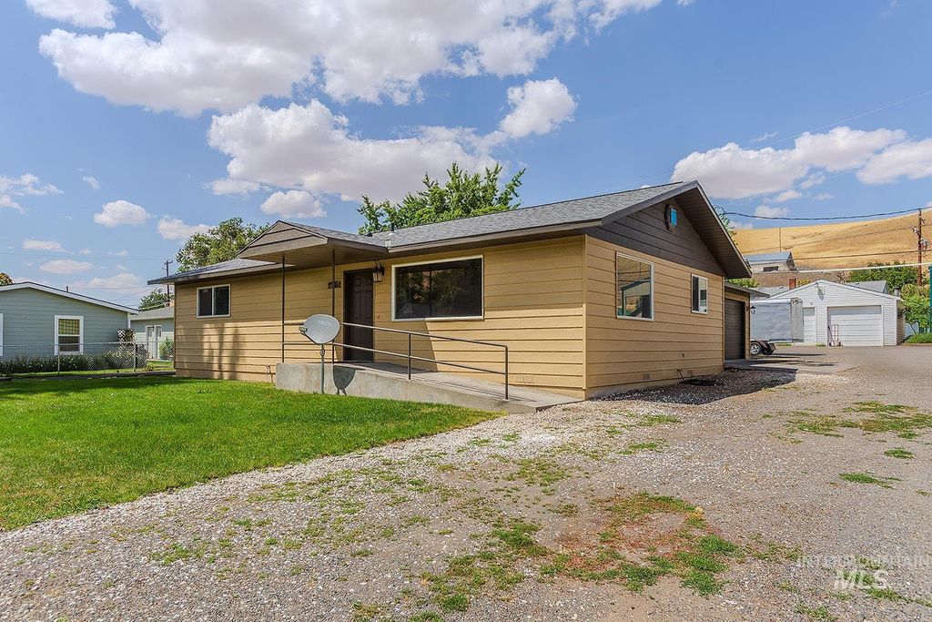 Photo of 1751 Columbia Street, Pomeroy, WA 99347 (MLS # 98955761)