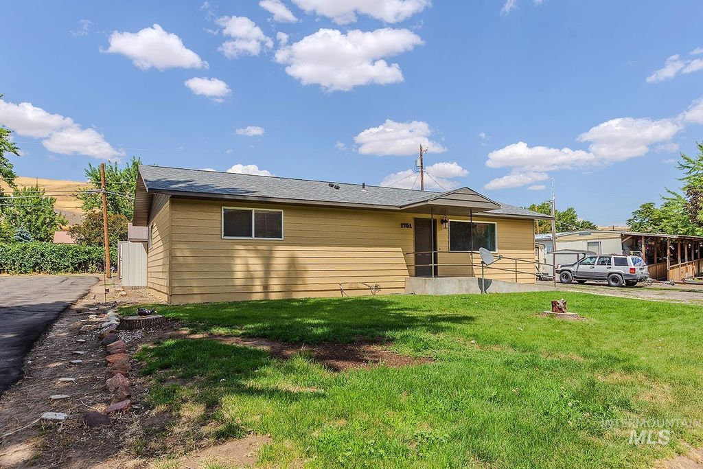 Photo of 1751 Columbia Street, Pomeroy, WA 99347 (MLS # 98955761)