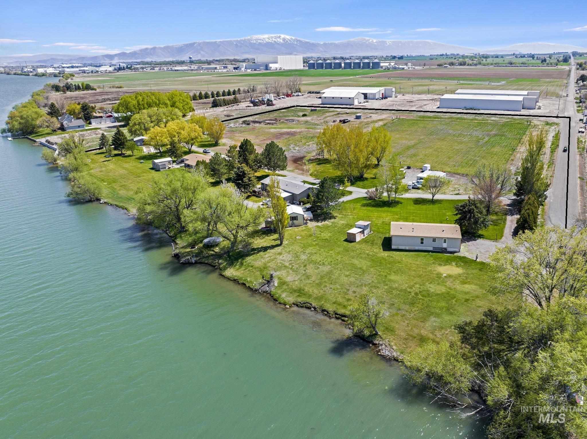 Bird's eye view of a water and mountain view