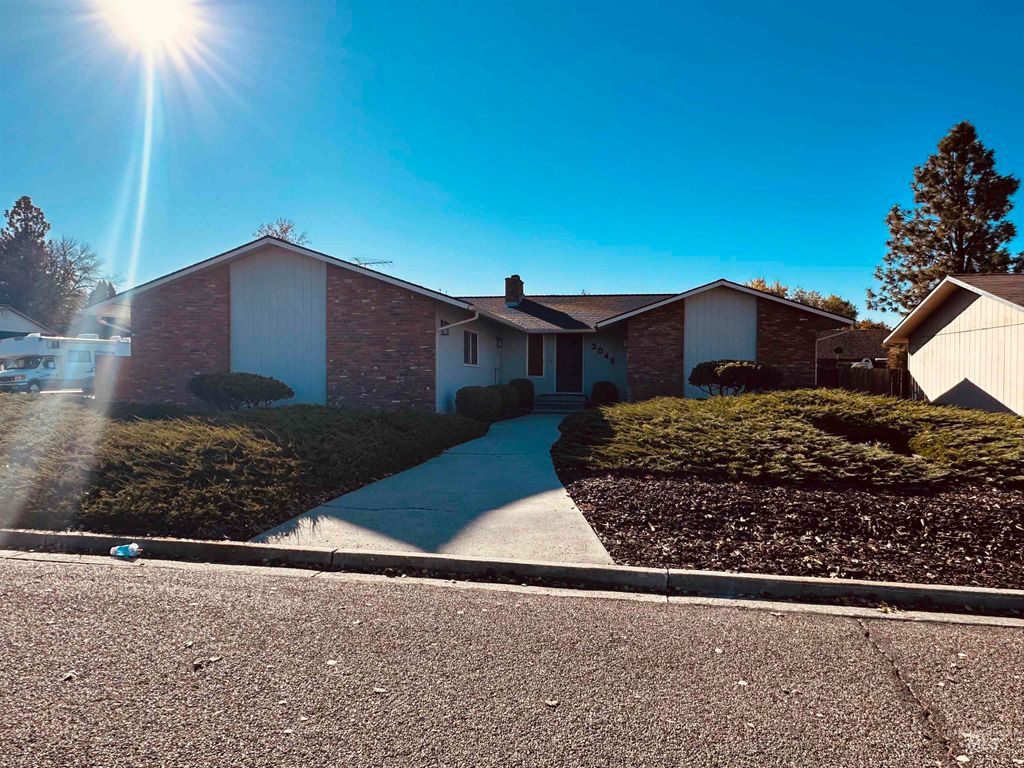 Photo of 2048 NW 3rd Ave, Ontario, OR 97914 (MLS # 98966507)