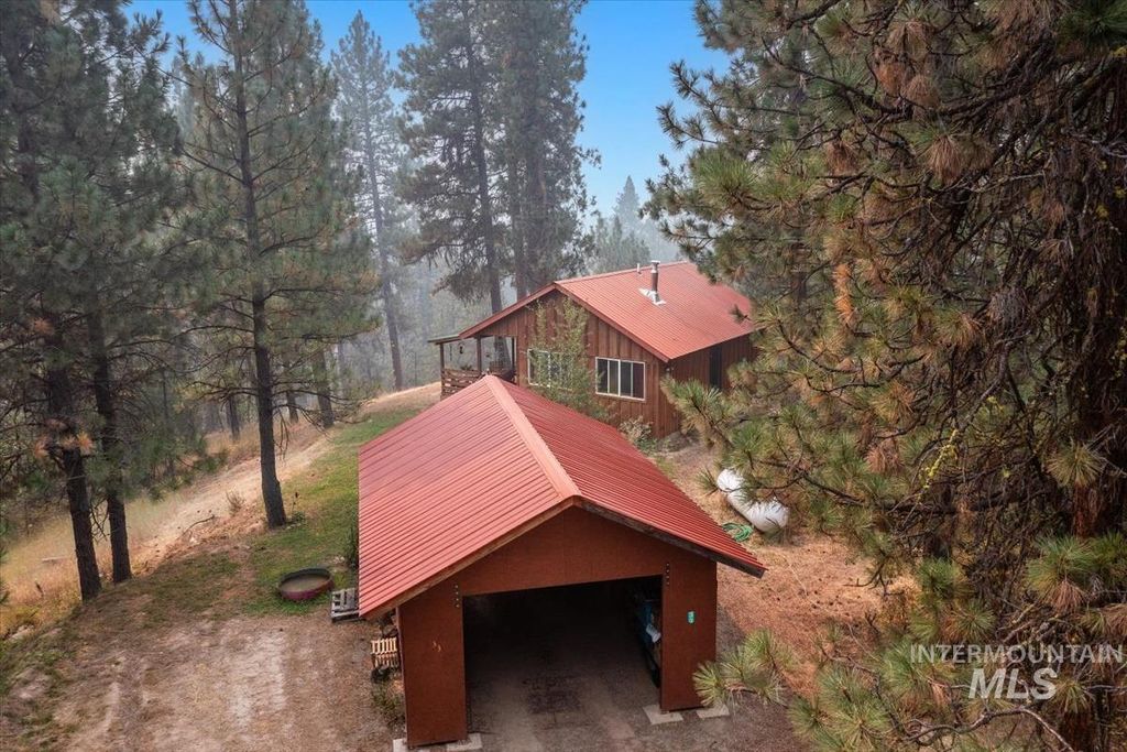 Photo of 33 Upper Fitchs Point, Garden Valley, ID 83622 (MLS # 98963346)