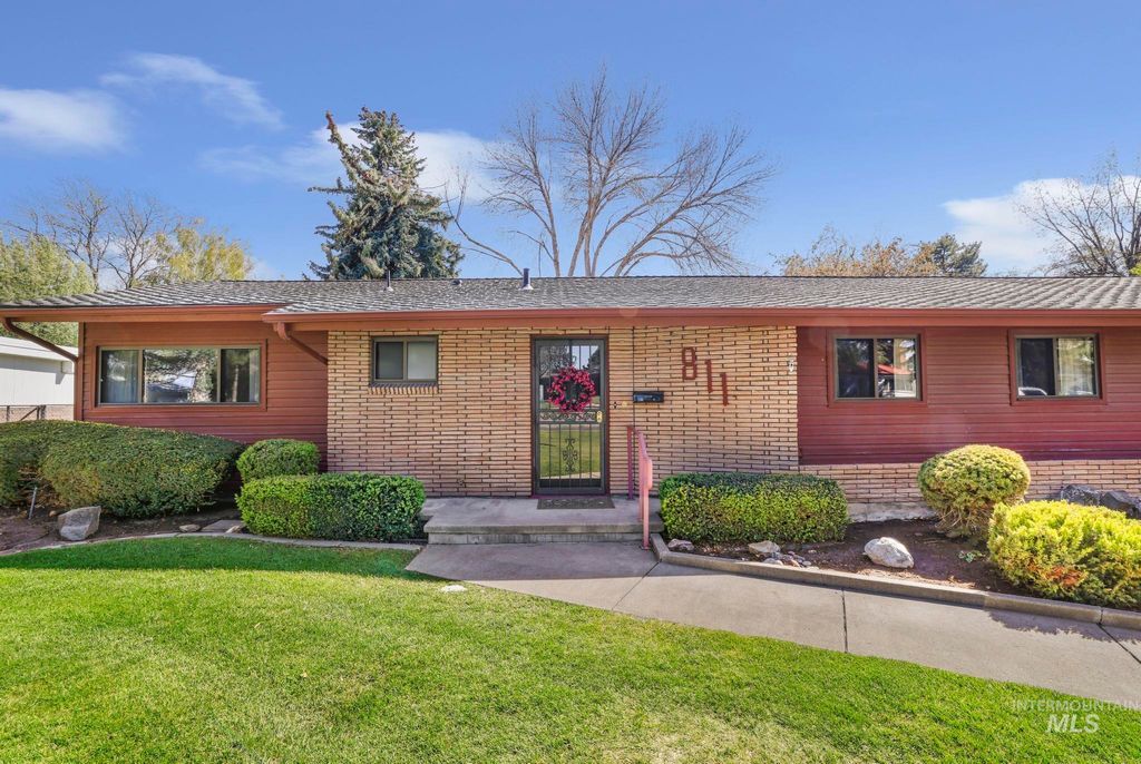 Photo of 811 E Ave B, Jerome, ID 83338 (MLS # 98983692)