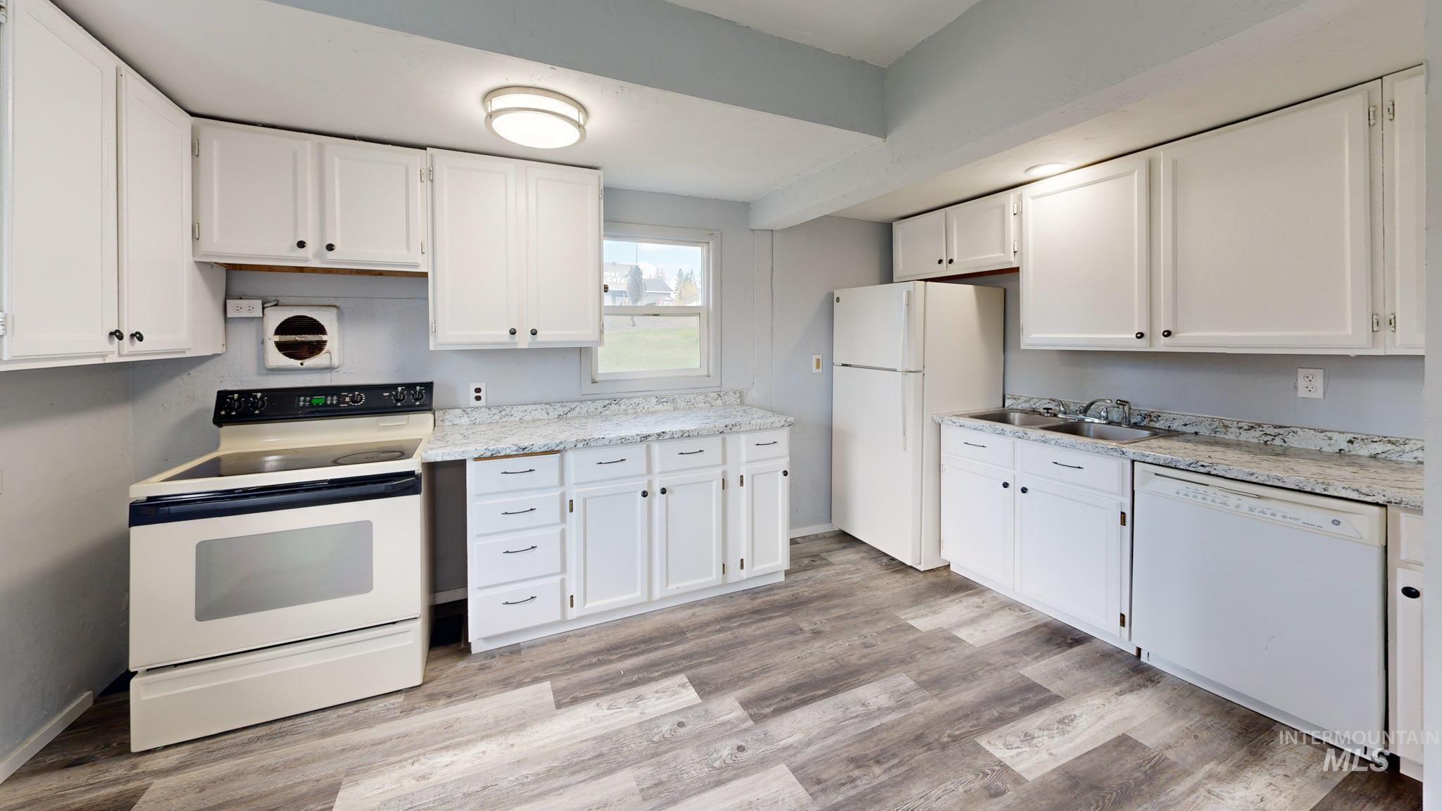 1009 Helmer Ln