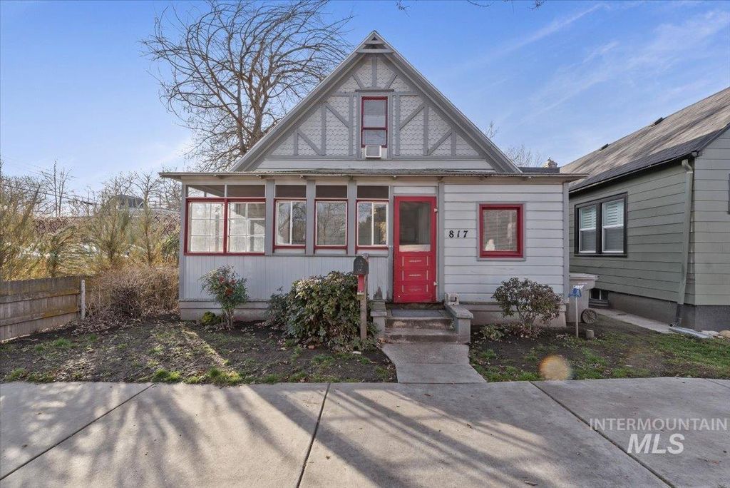 Photo of 817 W Thatcher Street, Boise, ID 83702 (MLS # 98973875)