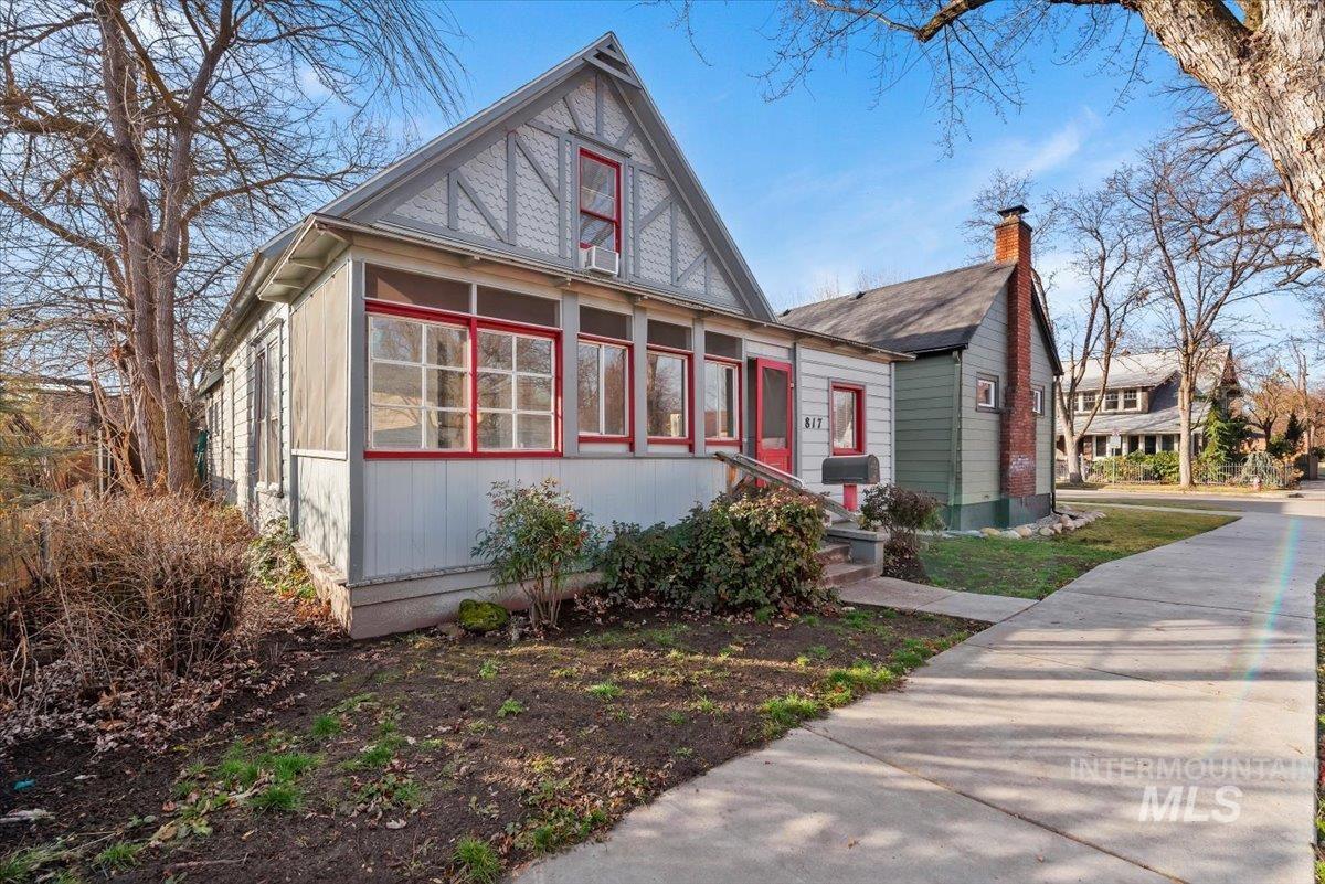 817 W Thatcher Street