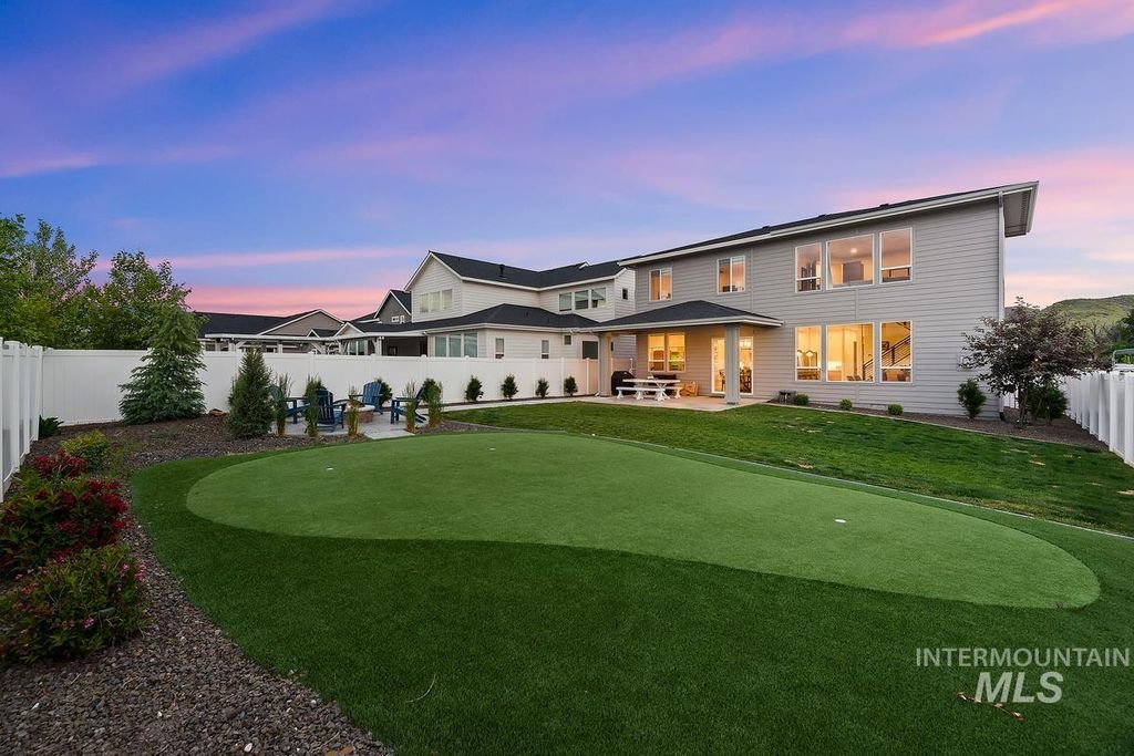 Photo of 8448 W Brooks Dr, Boise, ID 83714 (MLS # 98980045)