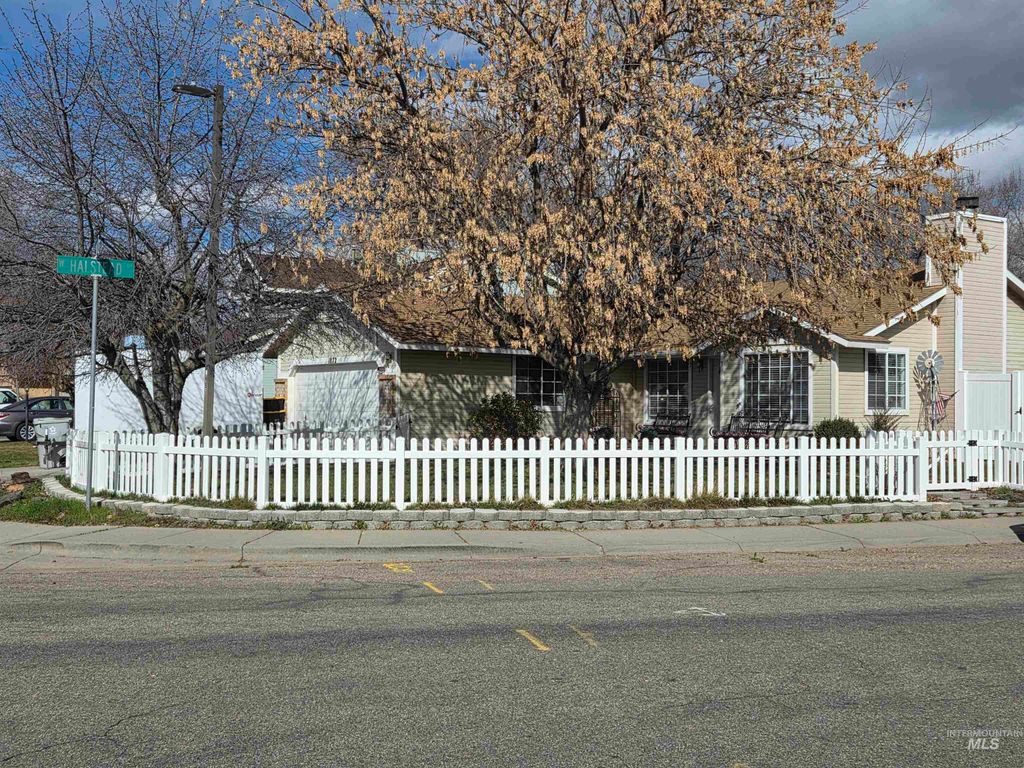 Photo of 1872 N Yonkers Ave, Boise, ID 83704 (MLS # 98978146)