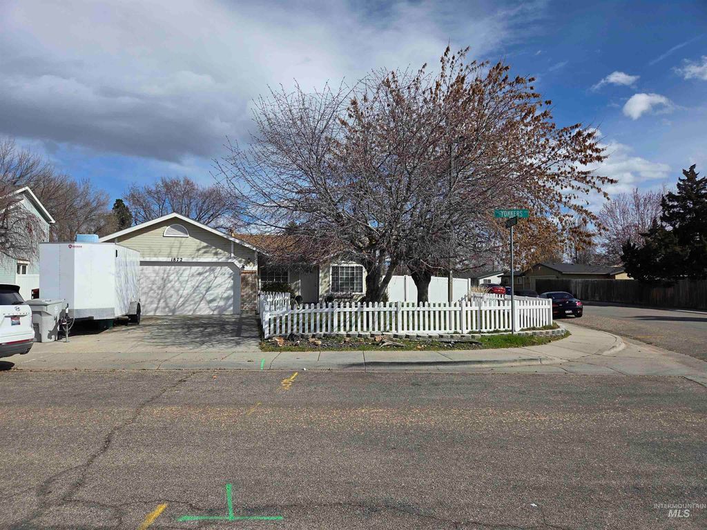 Photo of 1872 N Yonkers Ave, Boise, ID 83704 (MLS # 98978146)