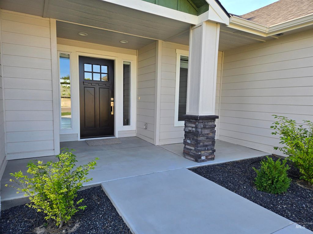 Photo of 609 Reiter Dr, Ontario, OR 97914 (MLS # 98985827)