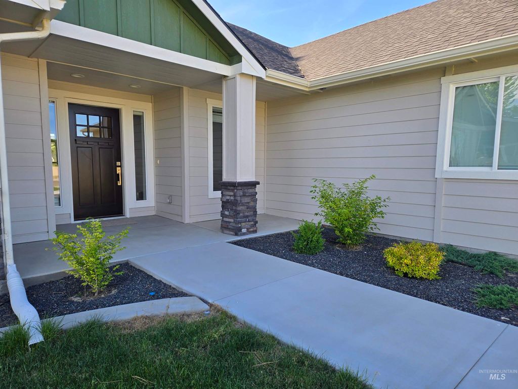 Photo of 609 Reiter Dr, Ontario, OR 97914 (MLS # 98985827)