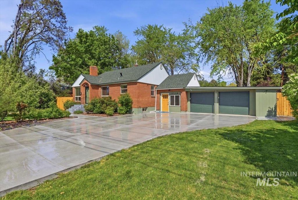 Photo of 6710 W Ustick Rd, Boise, ID 83704 (MLS # 98983158)