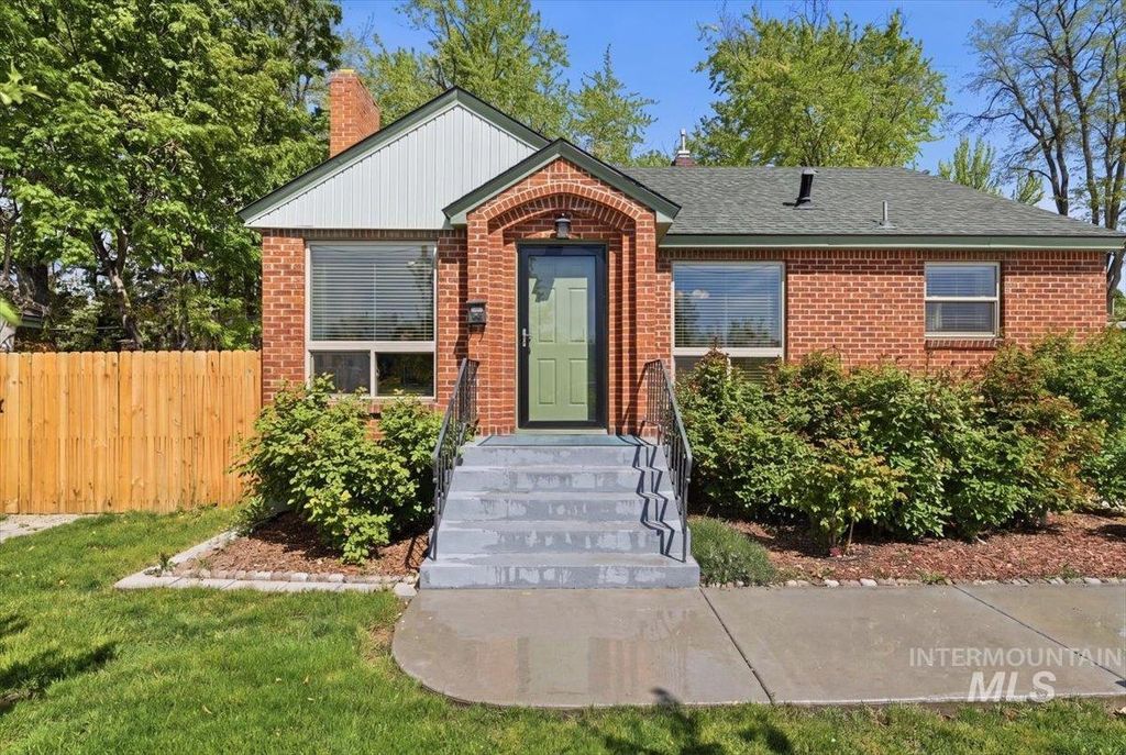 Photo of 6710 W Ustick Rd, Boise, ID 83704 (MLS # 98983158)