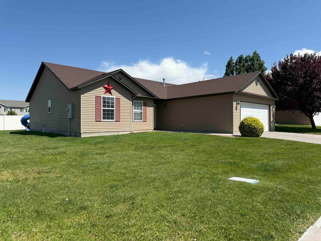 Photo of 1527 Vista Dr, Twin Falls, ID 83301 (MLS # 98953024)