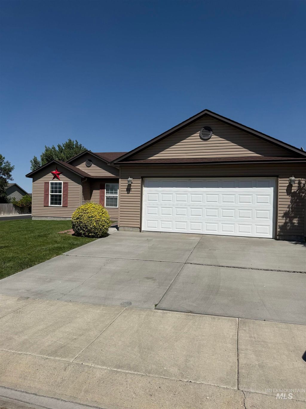 Photo of 1527 Vista Dr, Twin Falls, ID 83301 (MLS # 98953024)