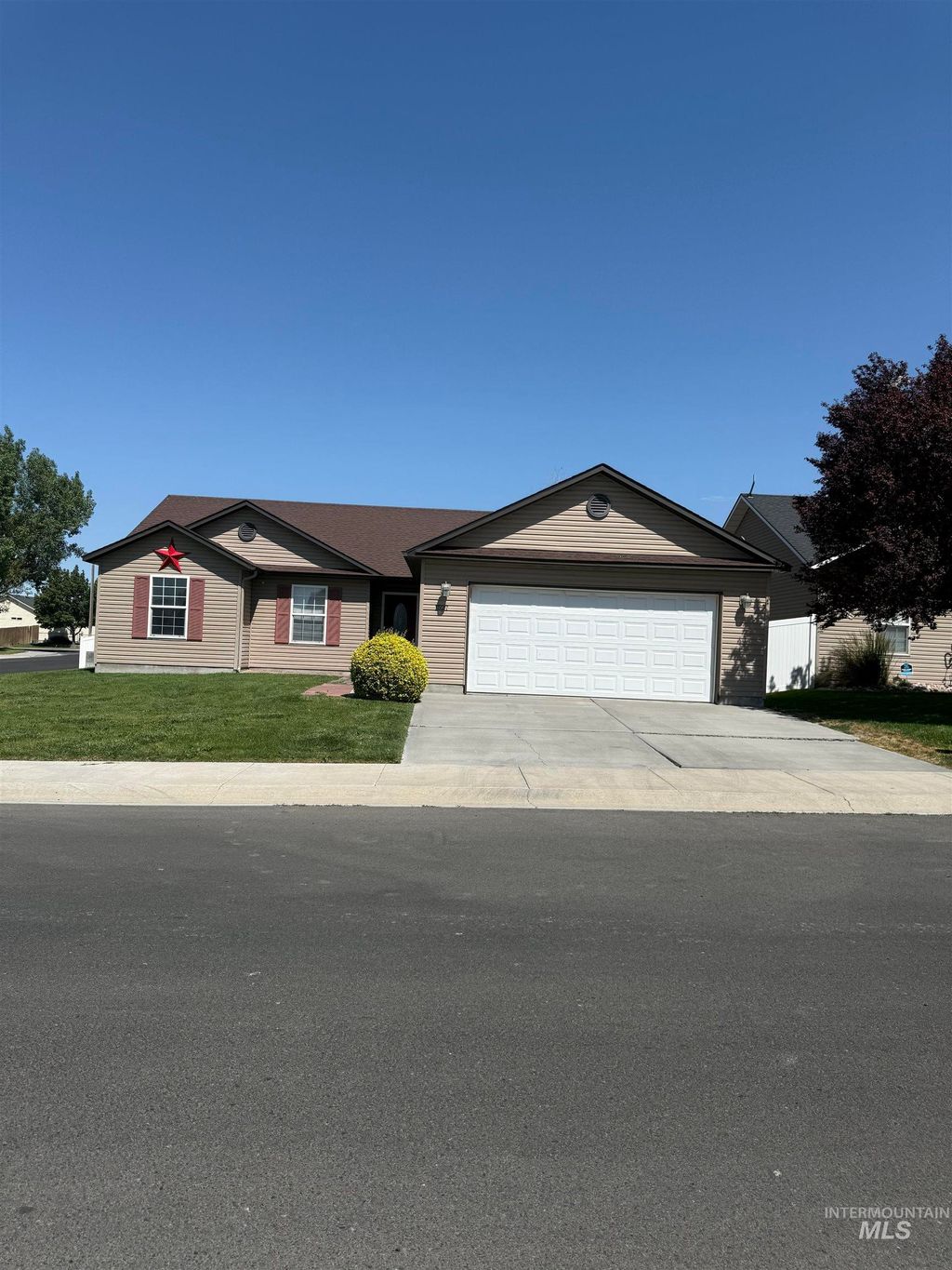 Photo of 1527 Vista Dr, Twin Falls, ID 83301 (MLS # 98953024)