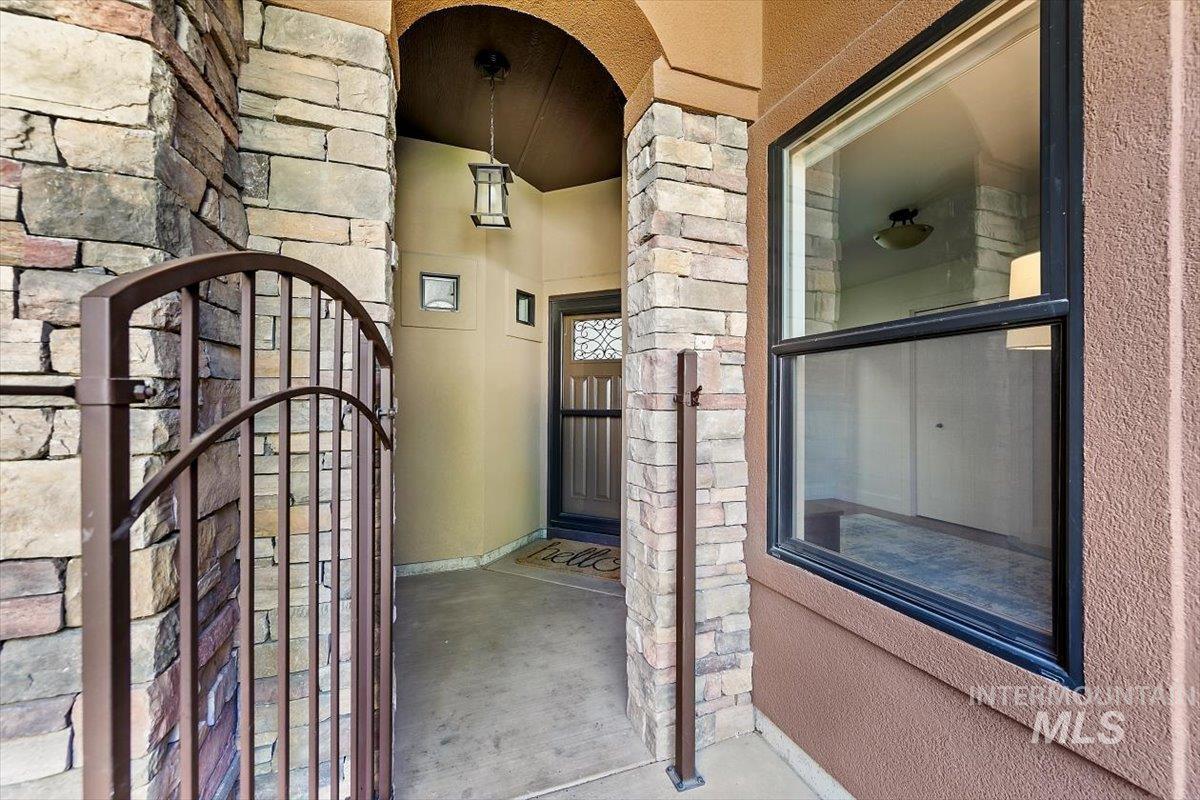 161 E Cholla Hills St