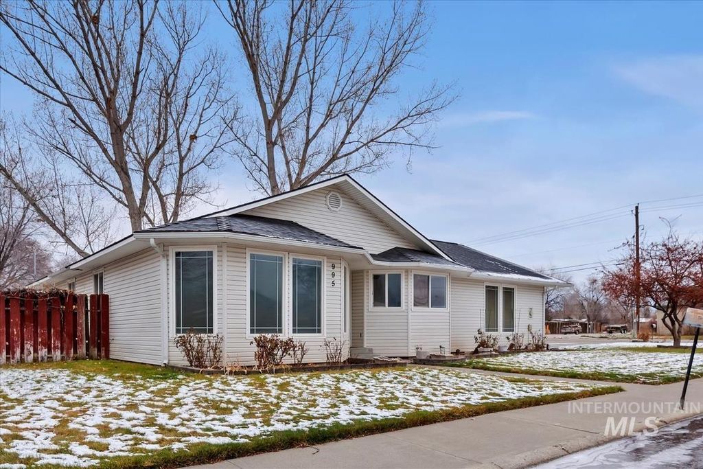Photo of 995 N 13th E, Mountain Home, ID 83647 (MLS # 98971423)