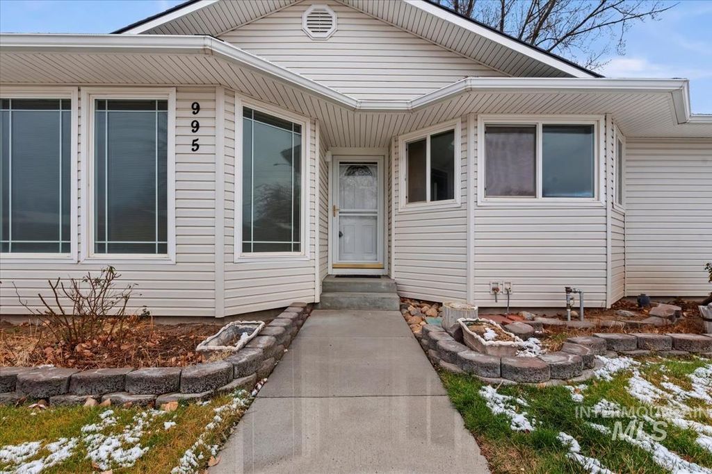 Photo of 995 N 13th E, Mountain Home, ID 83647 (MLS # 98971423)