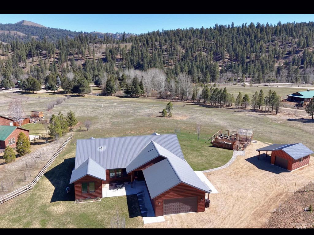 Photo of 14 Bobcat Court, Garden Valley, ID 83622 (MLS # 98978773)
