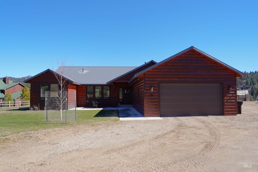 Photo of 14 Bobcat Court, Garden Valley, ID 83622 (MLS # 98978773)