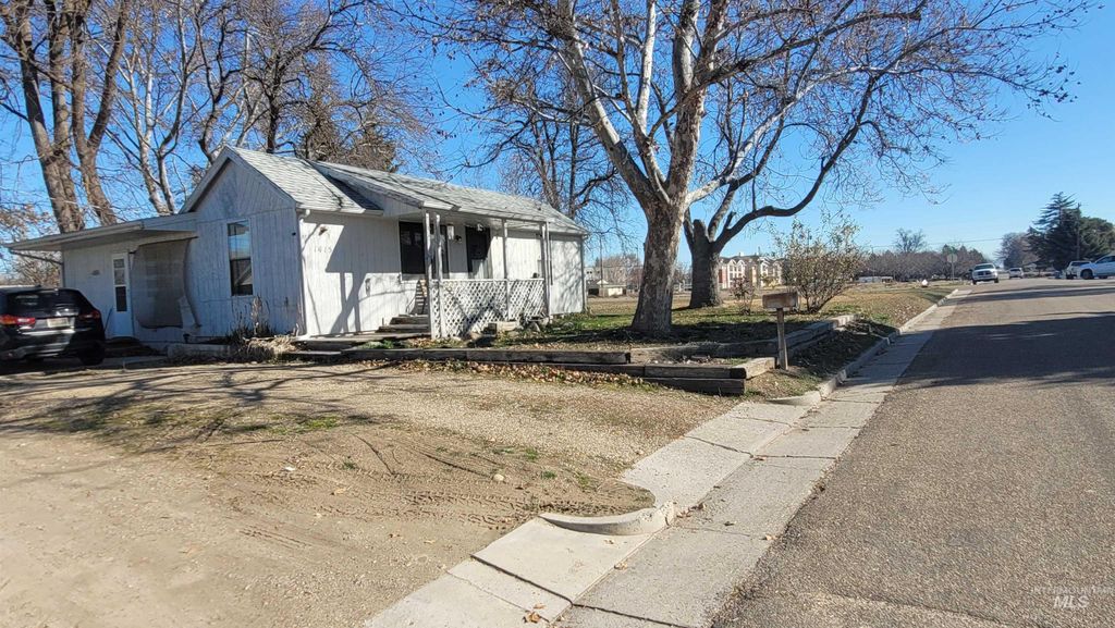 Photo of 1415 E Oak St, Caldwell, ID 83605 (MLS # 98976459)