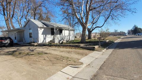 Photo of 1415 E Oak St, Caldwell, ID 83605 (MLS # 98976459)