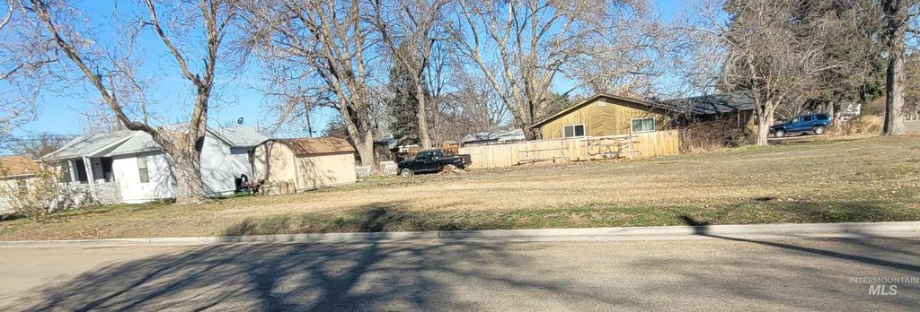 Photo of 1415 E Oak St, Caldwell, ID 83605 (MLS # 98976459)