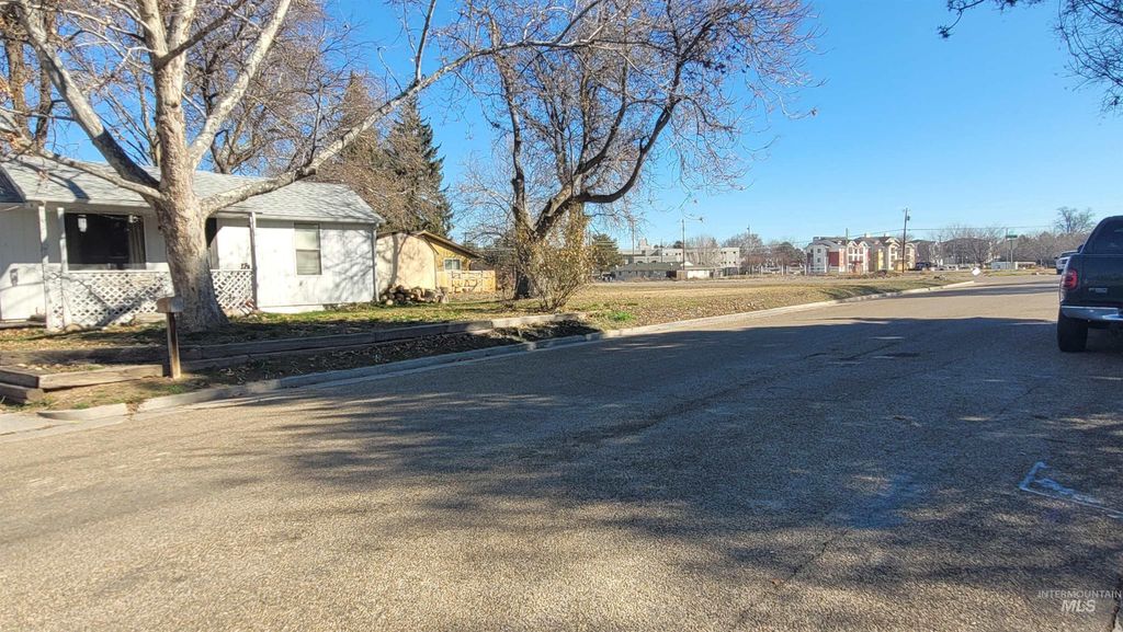 Photo of 1415 E Oak St, Caldwell, ID 83605 (MLS # 98976459)